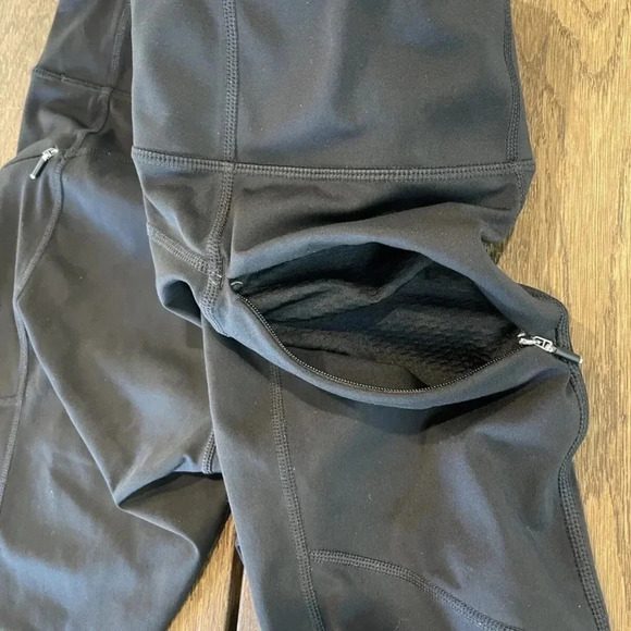 Athleta Women’s Size XS Black Leggings With Air Holes In Legs Breathable Pockets - Picture 4 of 4